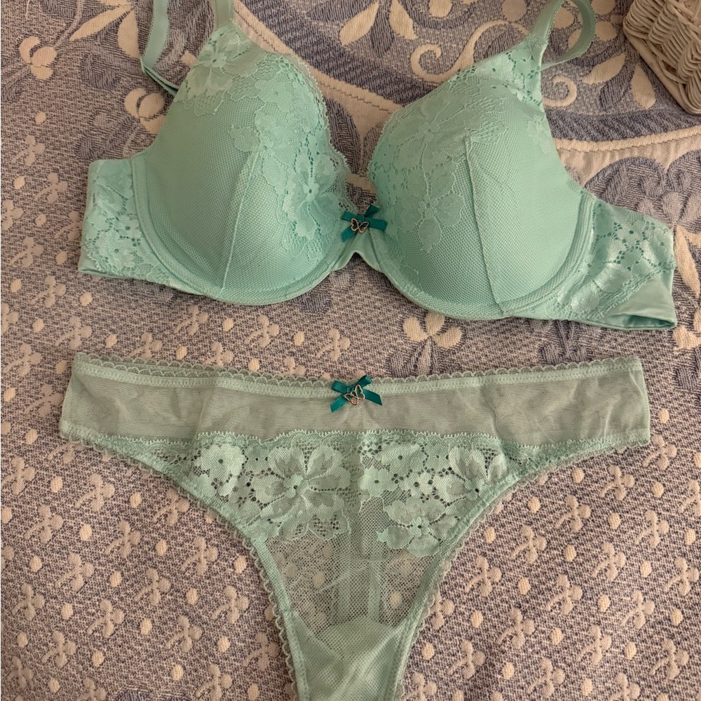 Victoria's Secret Mint Green Lace Bra & Thong Set